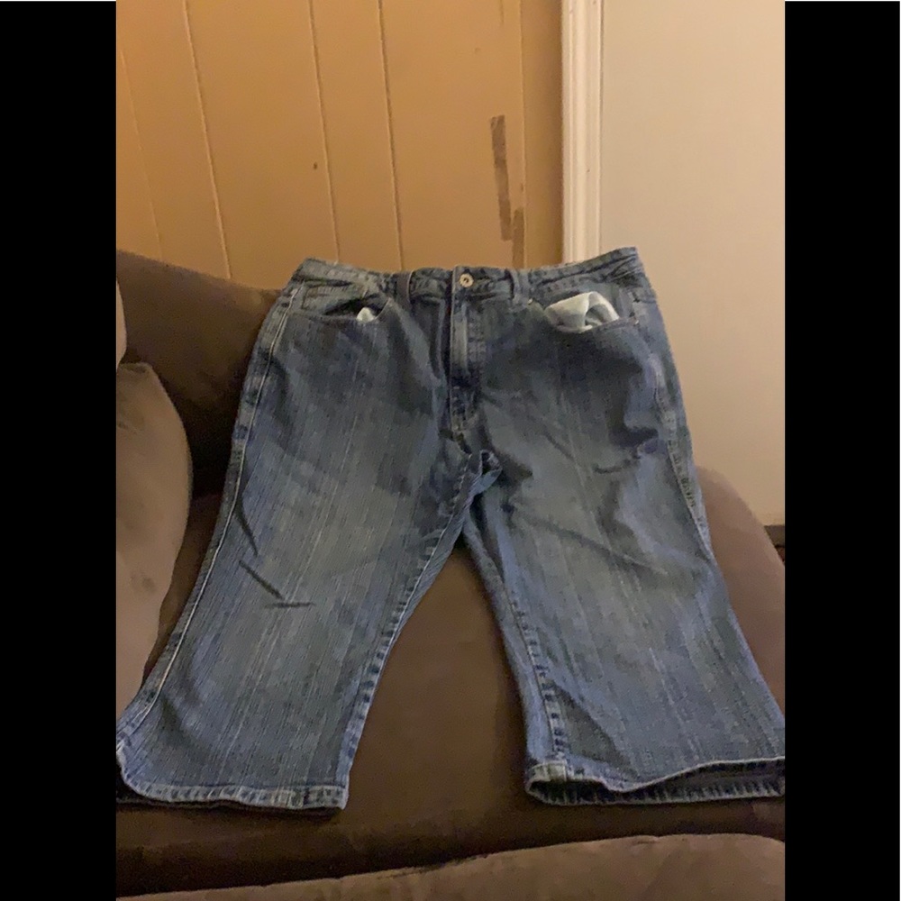 Capri Jeans - Picture 2 of 4